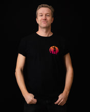 Last inn bildet i Galleri-visningsprogrammet, Håkon Skaug i solnedgang t-skjorte
